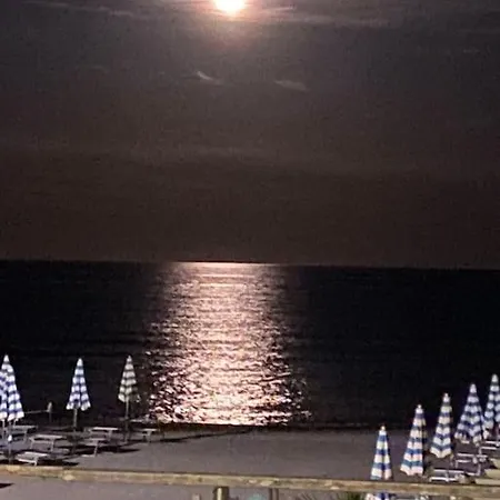 Con Terrazza Vista Mare A 50 Mt Apartment Arenzano